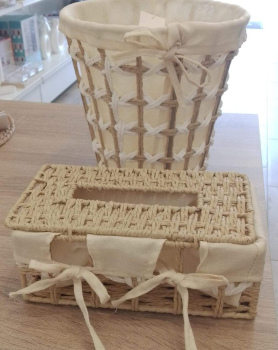 سلّة قش مع علبة محارم قش